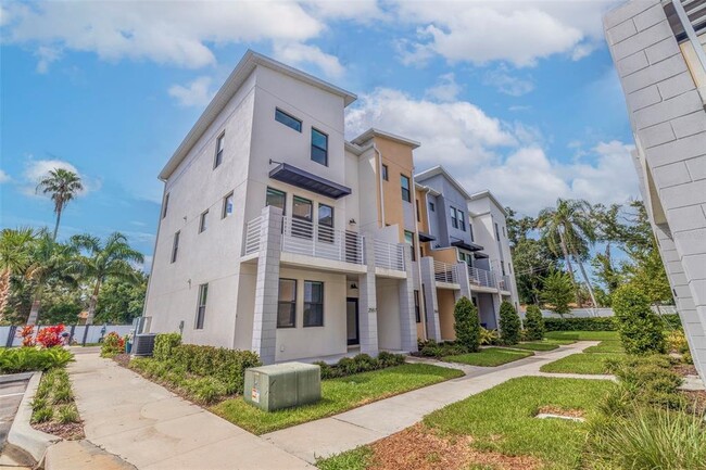 2557 11th Pl N in St. Petersburg, FL - Building Photo - Building Photo