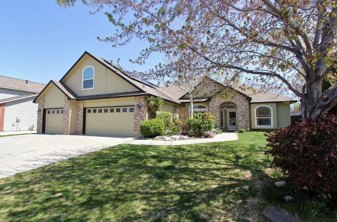 2074 S Tollgate Way in Boise, ID - Building Photo