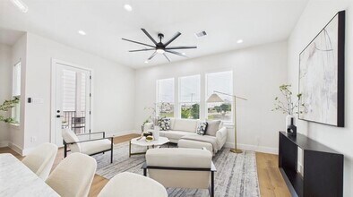 1811 Brooks St in Houston, TX - Building Photo - Building Photo
