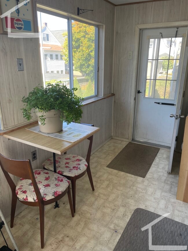 176 Powder House Blvd, Unit 3 in Somerville, MA - Foto de edificio - Building Photo