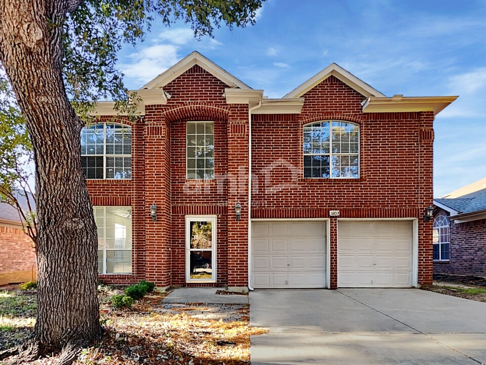 1809 Ingleside Dr in Flower Mound, TX - Building Photo