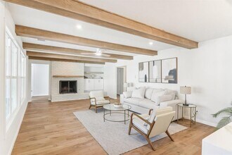 8014 Meadowcroft Dr in Houston, TX - Building Photo - Building Photo