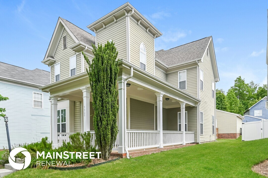 9909 Grier Springs Ln in Charlotte, NC - Foto de edificio