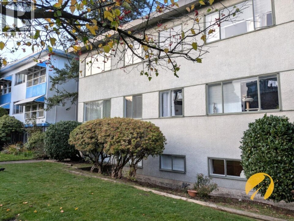 2435 W 2nd Ave in Vancouver, BC - Building Photo