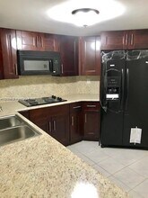 9415 Fontainebleau Blvd in Miami, FL - Building Photo - Building Photo