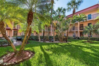 8911 Blind Pass Rd, Unit 121 in St Pete Beach, FL - Building Photo - Building Photo