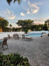 450 NW 20th St, Unit 301 in Boca Raton, FL - Foto de edificio - Building Photo