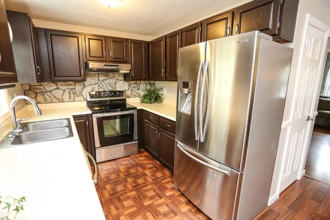 106 Weston Rd in Manchester, NH - Foto de edificio - Building Photo