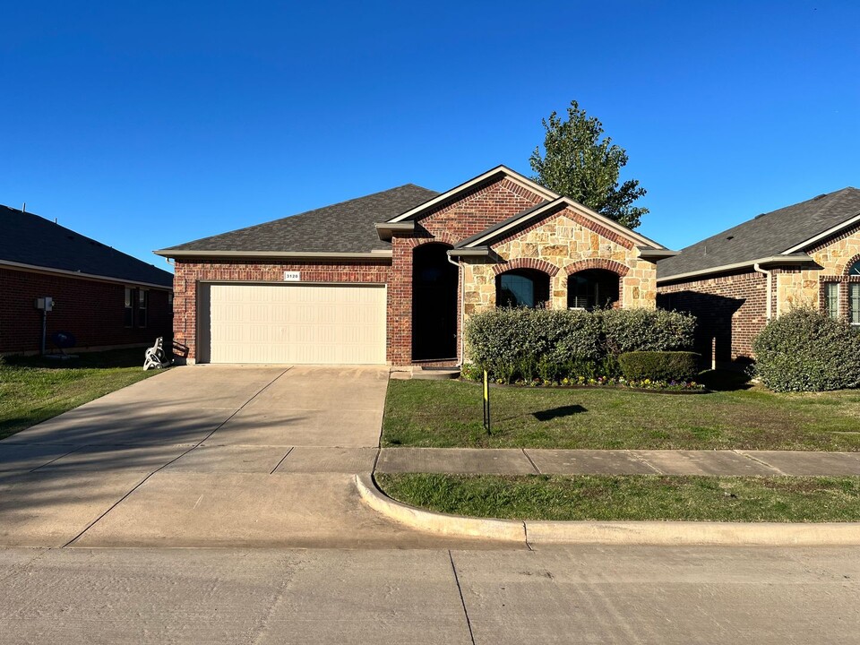 3120 Stonecrop Trail in Argyle, TX - Building Photo