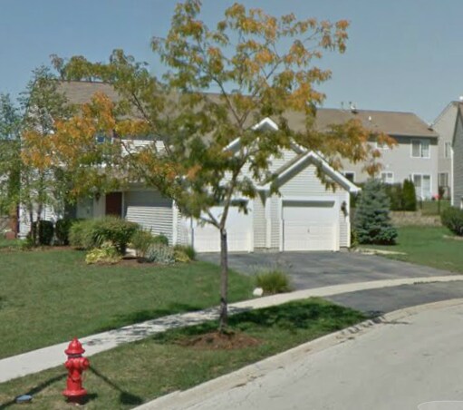 4641 Magnolia Ln in Lake In The Hills, IL - Building Photo