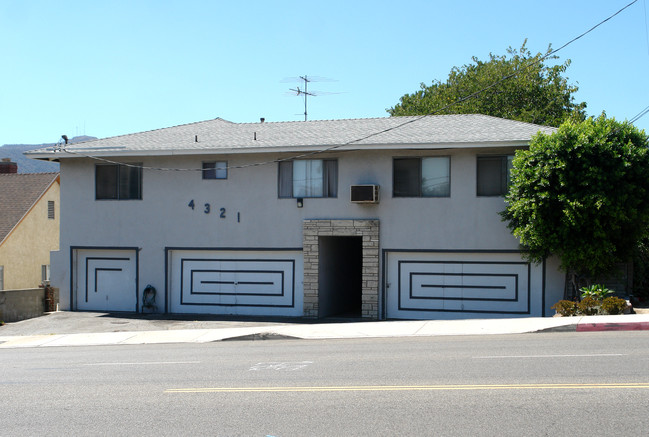 4321 Ocean View Blvd in Montrose, CA - Foto de edificio - Building Photo