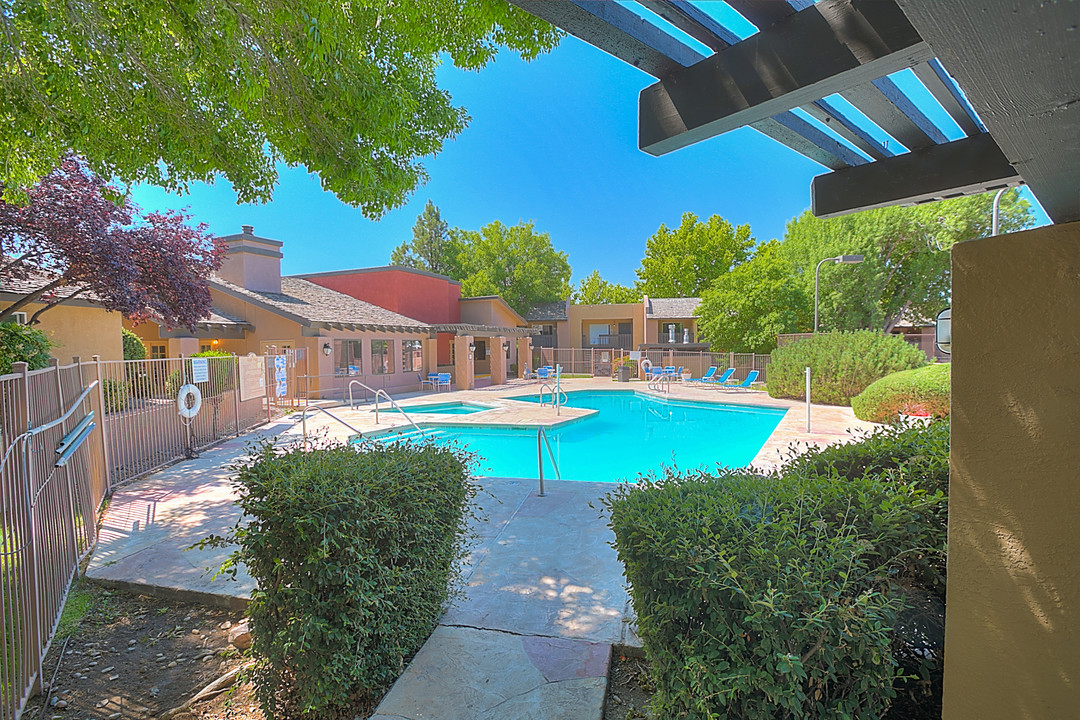 Eagle Point Apartments in Albuquerque, NM - Building Photo