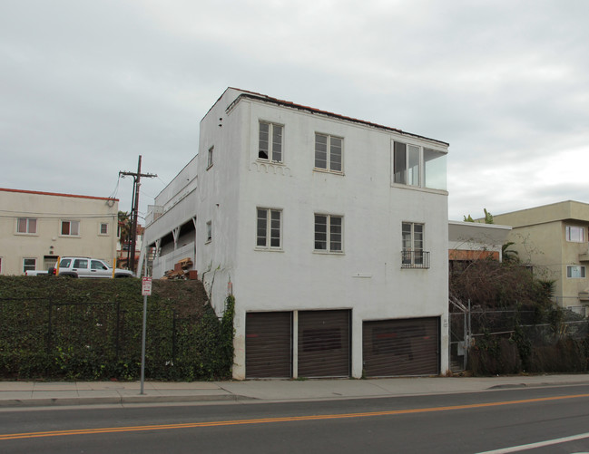 26-30 Seaside Ter in Santa Monica, CA - Building Photo - Building Photo