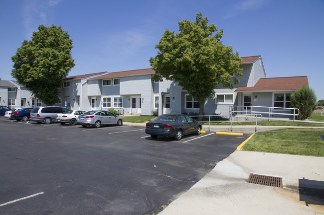 Elms Apartments in London, OH - Building Photo - Building Photo