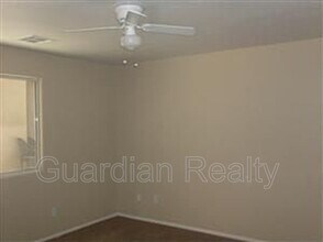 9481 Grandview Spring Ave in Las Vegas, NV - Building Photo - Building Photo