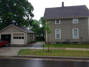 522 Vine St, Unit 522 vine in Eau Claire, WI - Building Photo - Building Photo