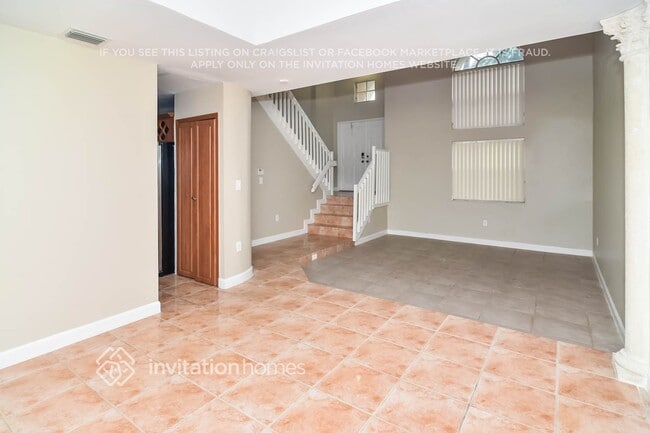 1121 NW 129th Pl in Miami, FL - Building Photo - Building Photo
