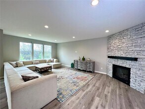 15633 Dakota Ave in Savage, MN - Building Photo - Building Photo