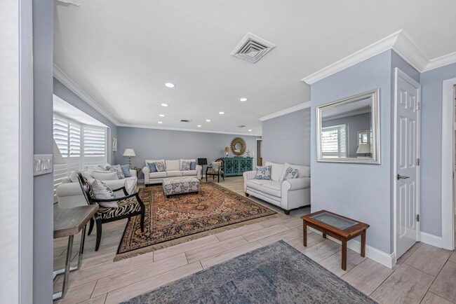 property at 318 Belle Isle Ave