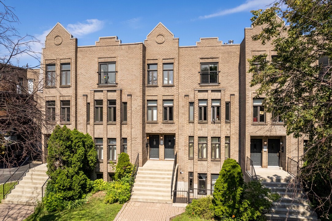 2605 Lionel-Groulx Av in Montréal, QC - Building Photo