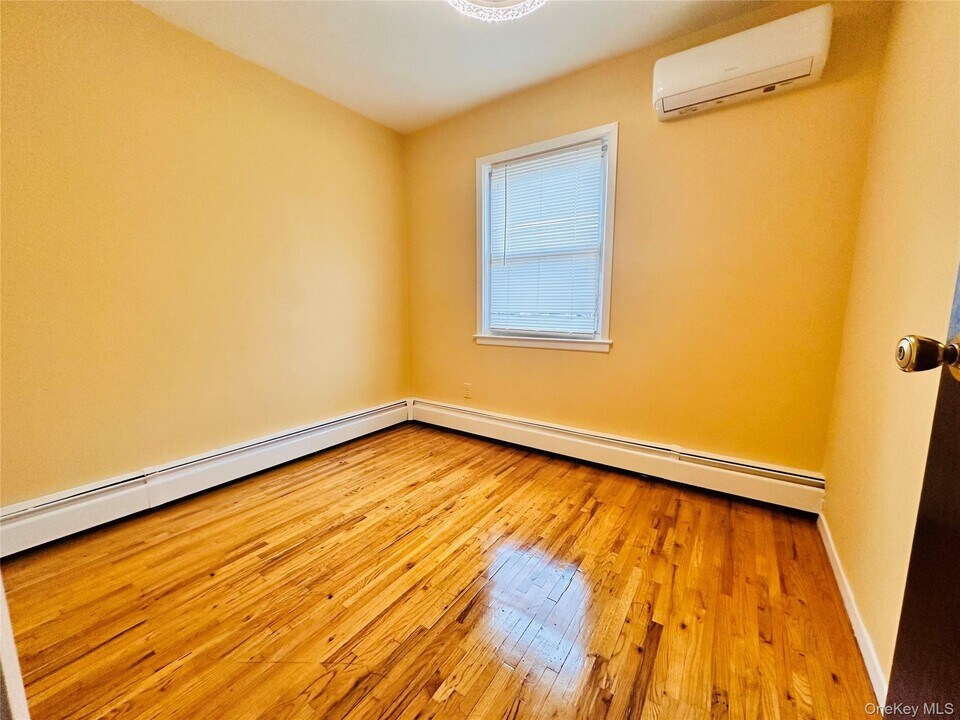 150-06 35th Ave in Queens, NY - Foto de edificio