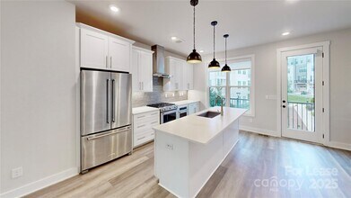 7017 Louie Ln in Charlotte, NC - Building Photo - Building Photo