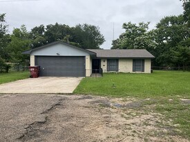 900 W State Hwy 243 in Canton, TX - Building Photo