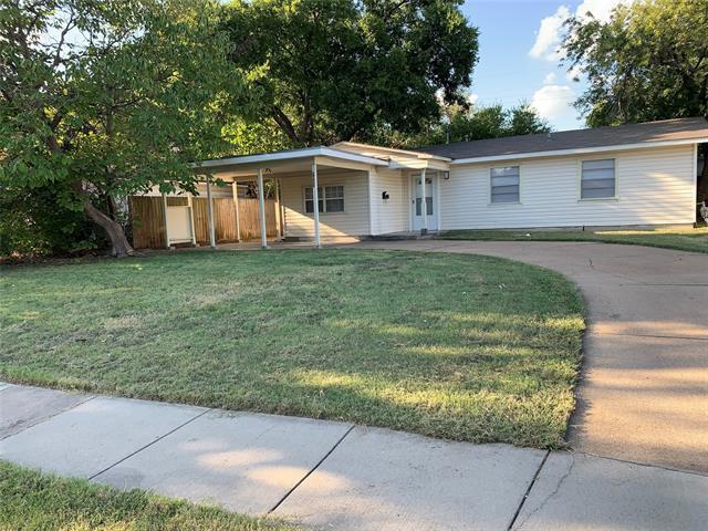 1827 Cartwright St in Irving, TX - Foto de edificio