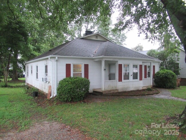 520 E Pine St in Lincolnton, NC - Building Photo - Building Photo