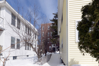 Holmes Street Apartments in Quincy, MA - Foto de edificio - Building Photo