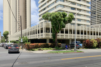 Regency Tower in Honolulu, HI - Foto de edificio - Building Photo