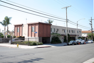 4354 Oakwood Ave in Los Angeles, CA - Building Photo - Building Photo