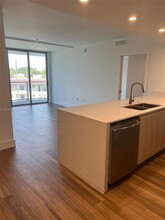 13800 Highland Dr, Unit 305 in North Miami Beach, FL - Building Photo - Building Photo