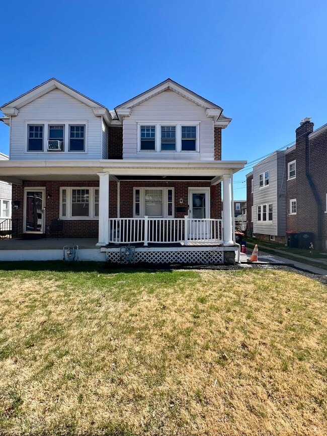 25 W Parkway Ave in Chester, PA - Building Photo - Building Photo