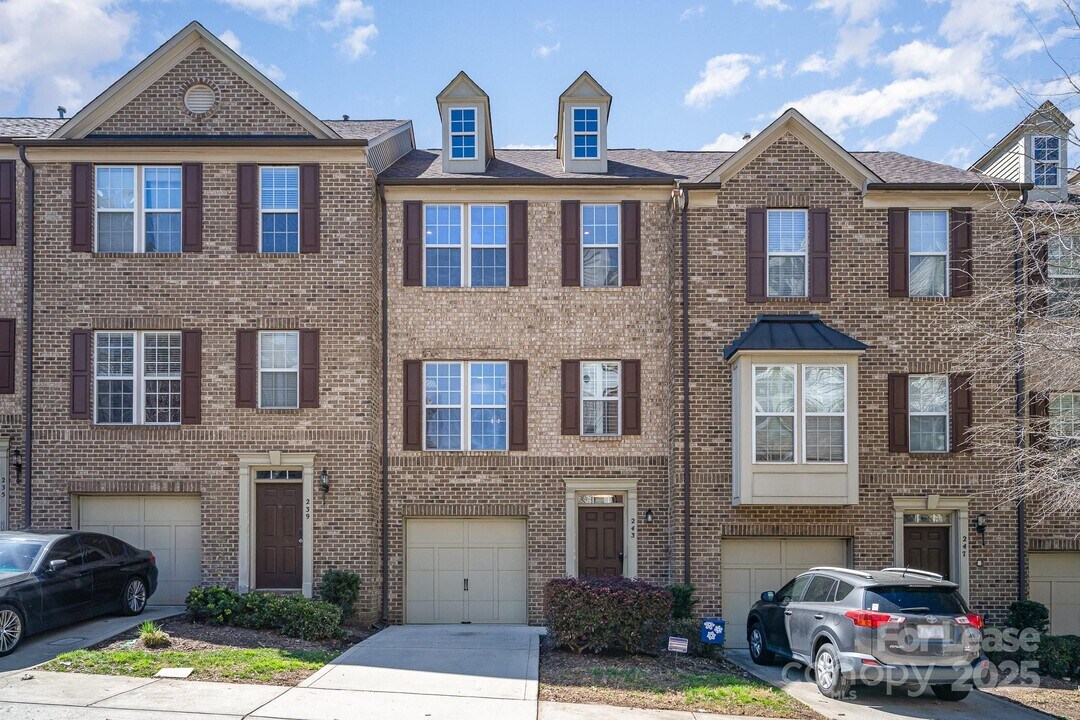 243 Lincoln St in Charlotte, NC - Building Photo