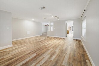 10905 Claywood Dr in Austin, TX - Building Photo - Building Photo