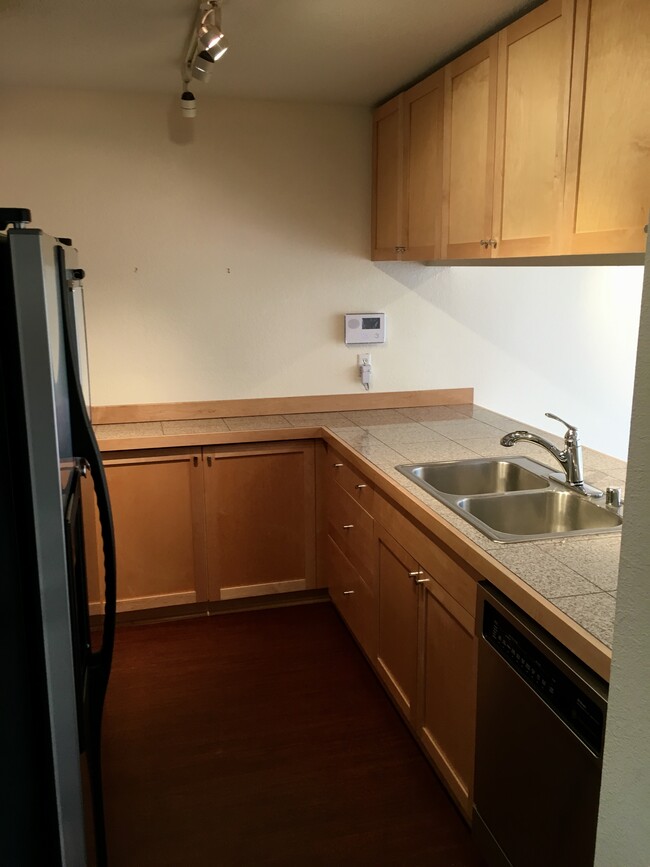 275 W Roy St, Unit Condo in Seattle, WA - Building Photo - Building Photo