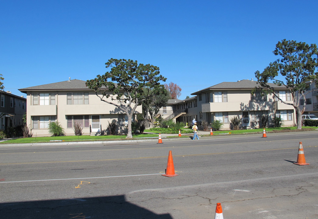 1165 E Carson St in Long Beach, CA - Building Photo