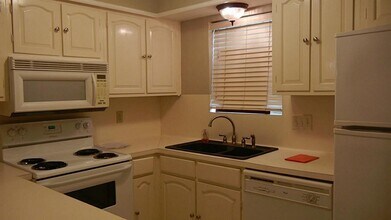 883 Wax Myrtle Ln in Houston, TX - Building Photo - Building Photo