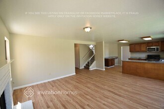 1066 Eleanor Ln in Manteca, CA - Foto de edificio - Building Photo