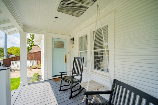 property at 811 W 13th St