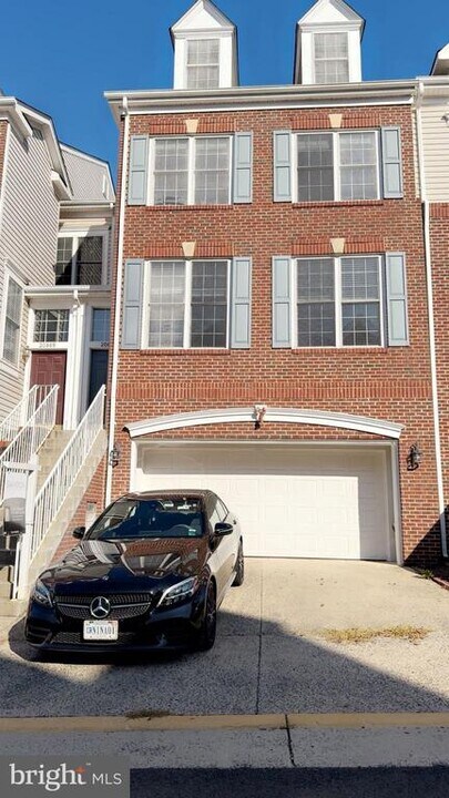 20868 Rockingham Terrace in Sterling, VA - Building Photo