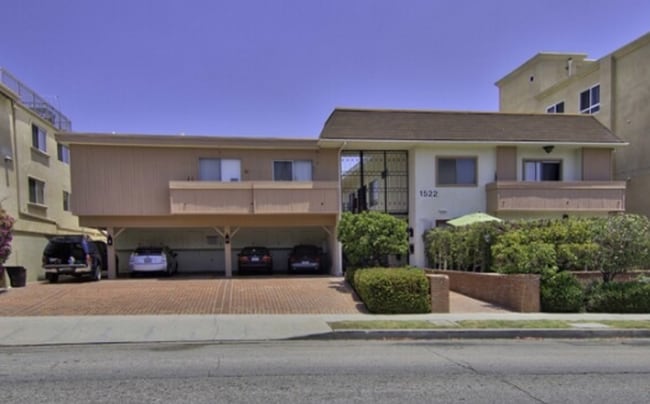 1522 Centinela Ave in Los Angeles, CA - Building Photo - Building Photo