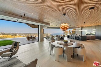 766 Paseo Miramar in Los Angeles, CA - Foto de edificio - Building Photo