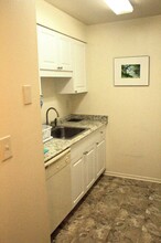 4003 Nestle Oaks Pl in Tampa, FL - Building Photo - Building Photo