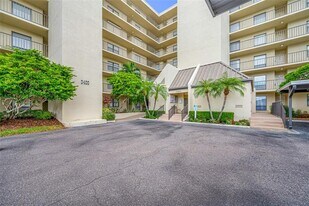 3400 Cove Cay Dr in Clearwater, FL - Building Photo