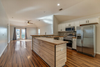 80 Peregrine Cir in Richmond Hill, GA - Building Photo - Building Photo
