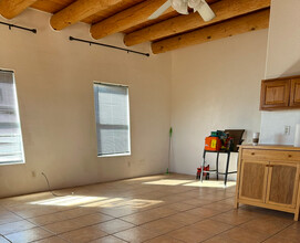 4654 San Ysidro Pl, Unit Studio apartment in Santa Fe, NM - Foto de edificio - Building Photo