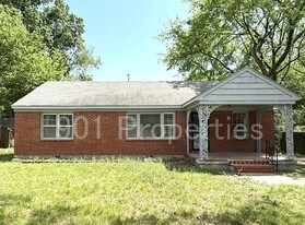 814 Colonial Rd in Memphis, TN - Building Photo