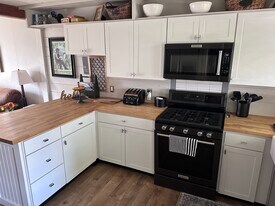 1813 Bayview Ln in Warsaw, IN - Building Photo